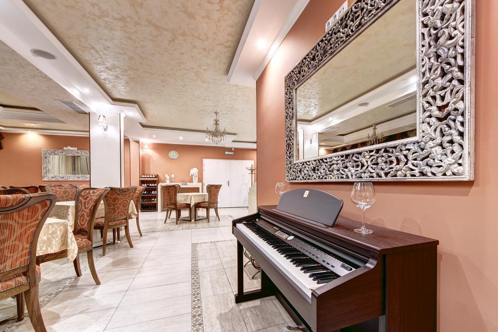 Boutique Hotel Diama Mratin Bagian luar foto